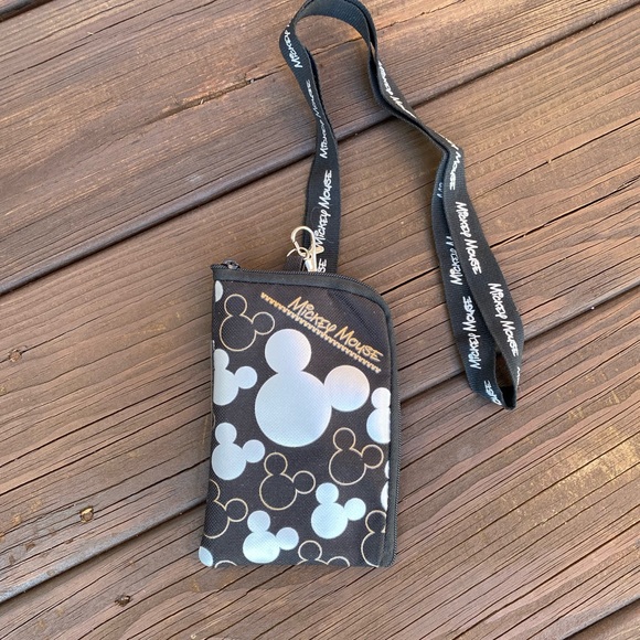 Accessories - Disney season pass holders